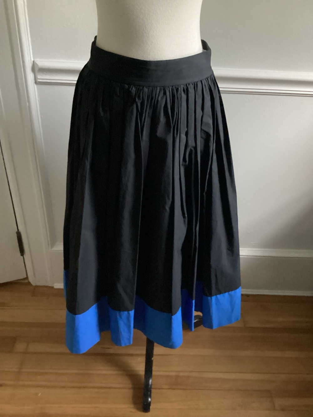 Alice + Olivia Black and Blue A-Line Midi Skirt